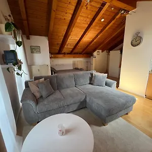 Gemuetliche Dachgeschosswohnung Mit Balkon Apartment